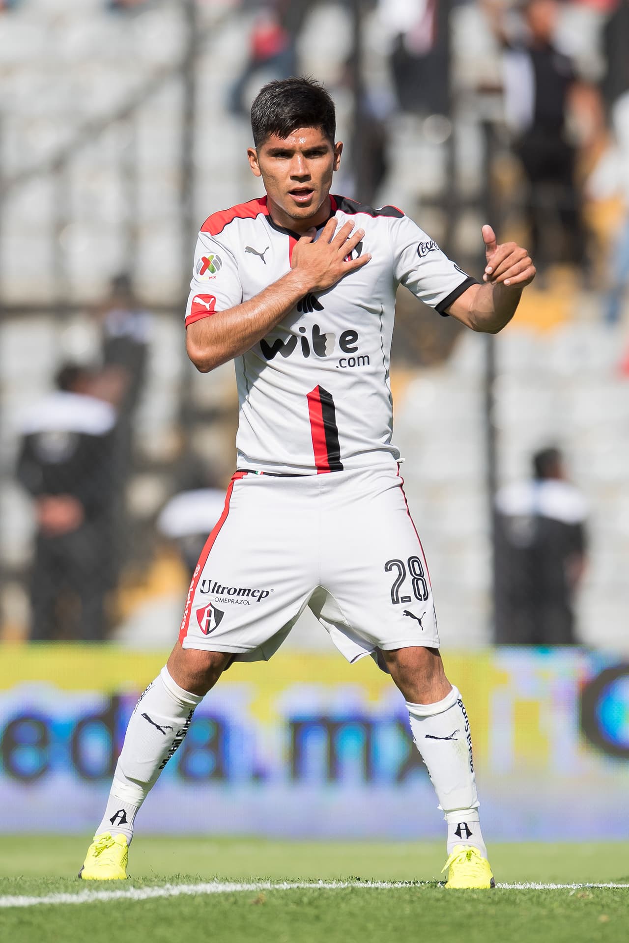 El primer gol llegó rápido. Martín Barragán abrió el marcador al minuto 12 tras pase de Matías Alustiza.
