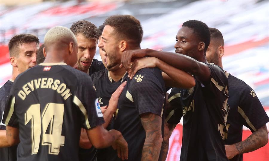 Granada venció a Alavés 2-1. Roberto Soldado y Darwin Machis anotaron para el Granada, mientras que el tanto del Alavés fue por parte de Joselu.