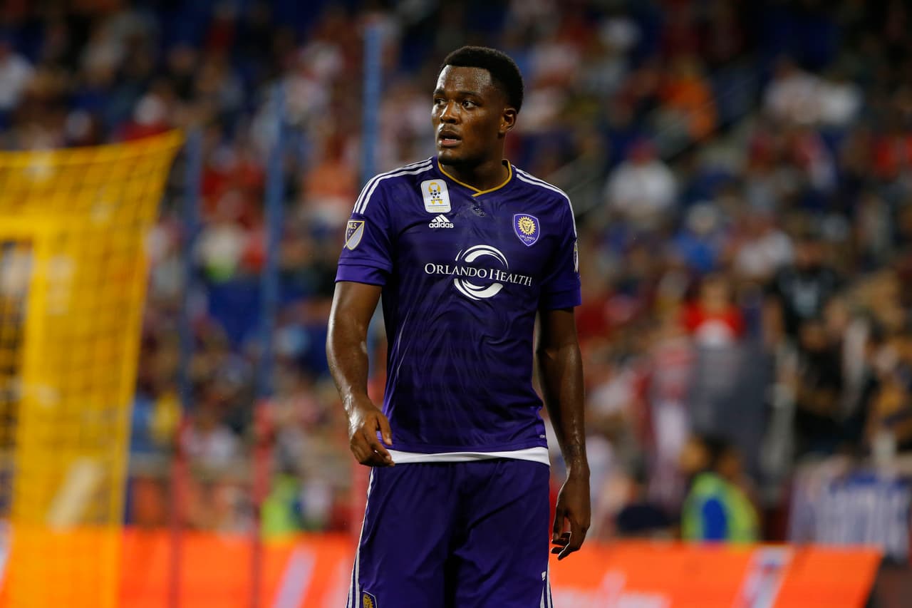 DEL: CYLE LARIN | Se convirtió en el primer novato en anotar dos hat tricks en una sola temporada con el equ consiguió ante los Red Bulls.