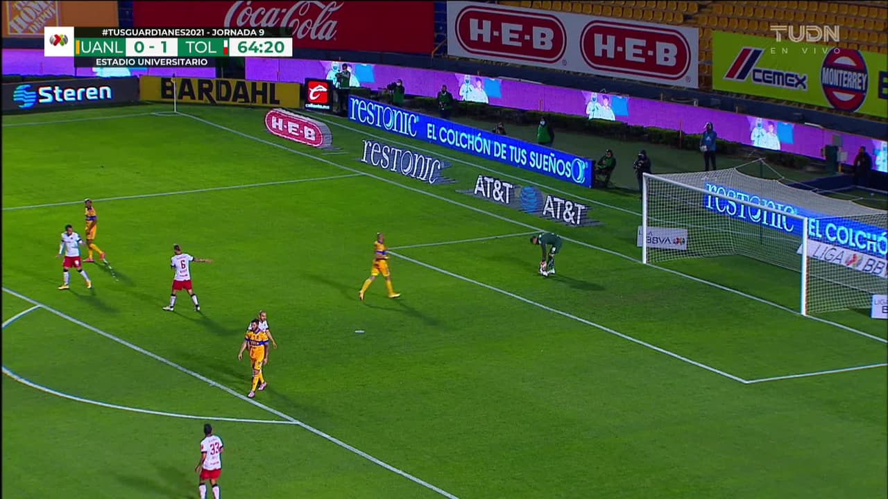 ¡TIRO ATAJADO! disparo por Guido Pizarro.