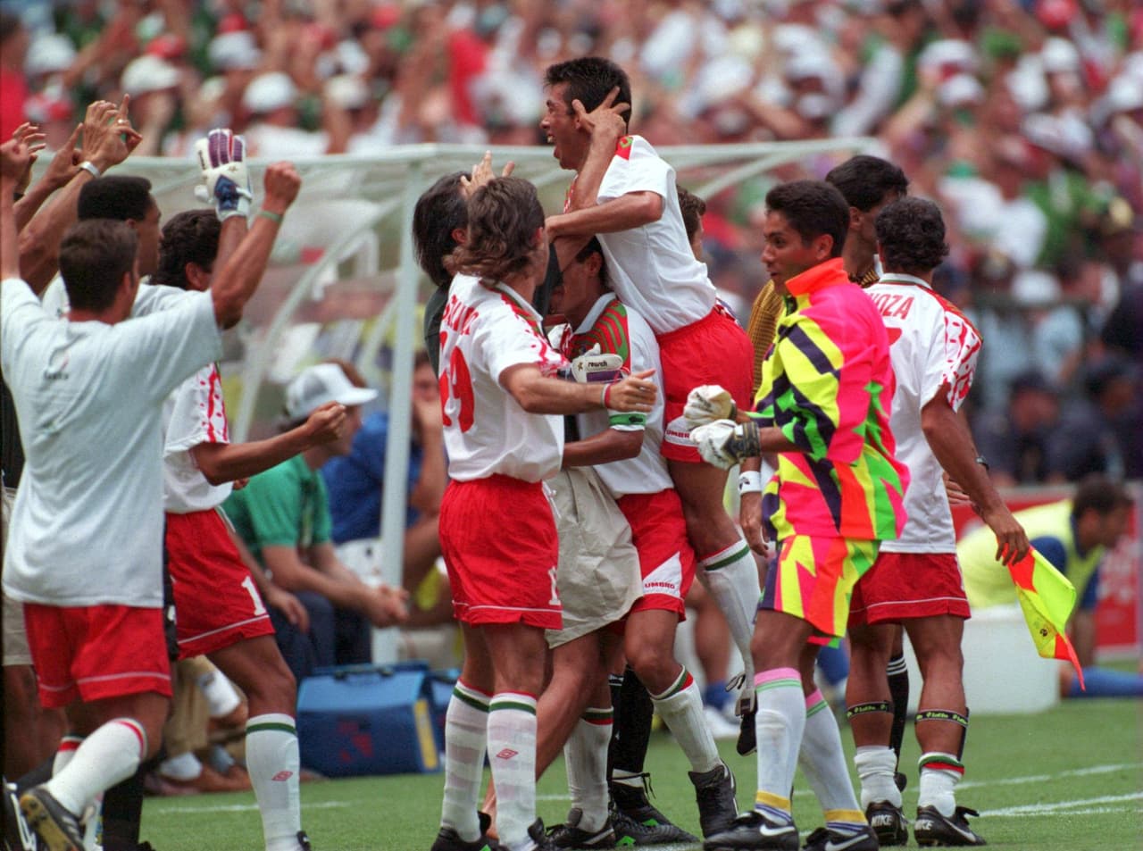 Luego de un escándalo que dejó a México por fuera de Italia 1990, el 'Tri' volvió recargado en Estados Unidos 1994 y en la fase de grupos salió de líder en una zona con Italia, Irlanda y Noruega.