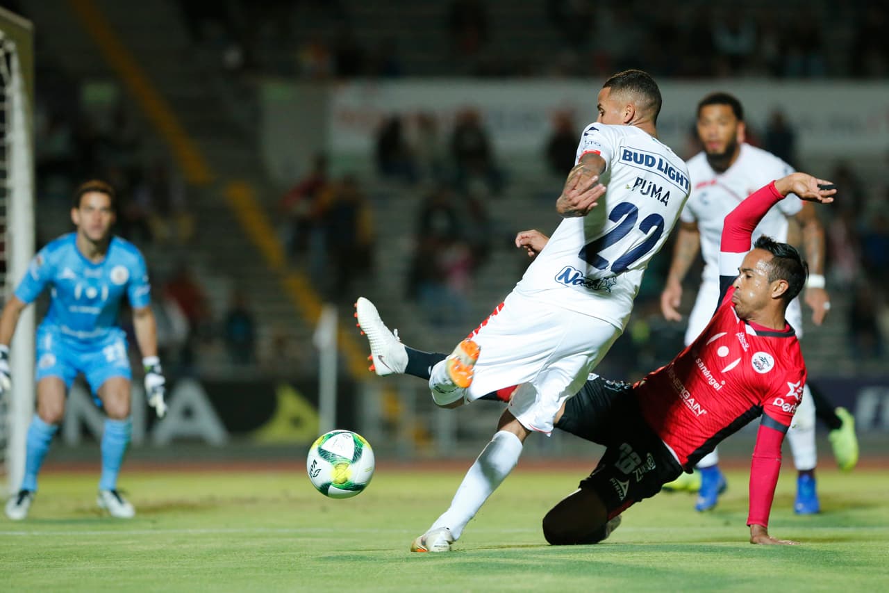 Para la segunda mitad, los veracruzanos salieron con todo a buscar la victoria. Aquí se ve a