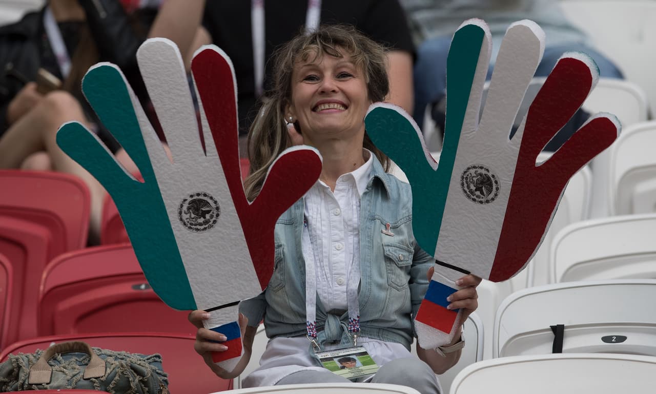 El ambiente va subiendo poco a poco en el Kazan Arena, esperando que se llenen las graderías.
