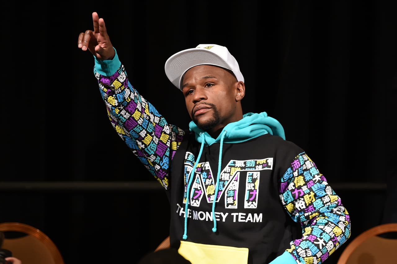 Mayweather tiene ofertas para volver, asegura gente cercana a él 