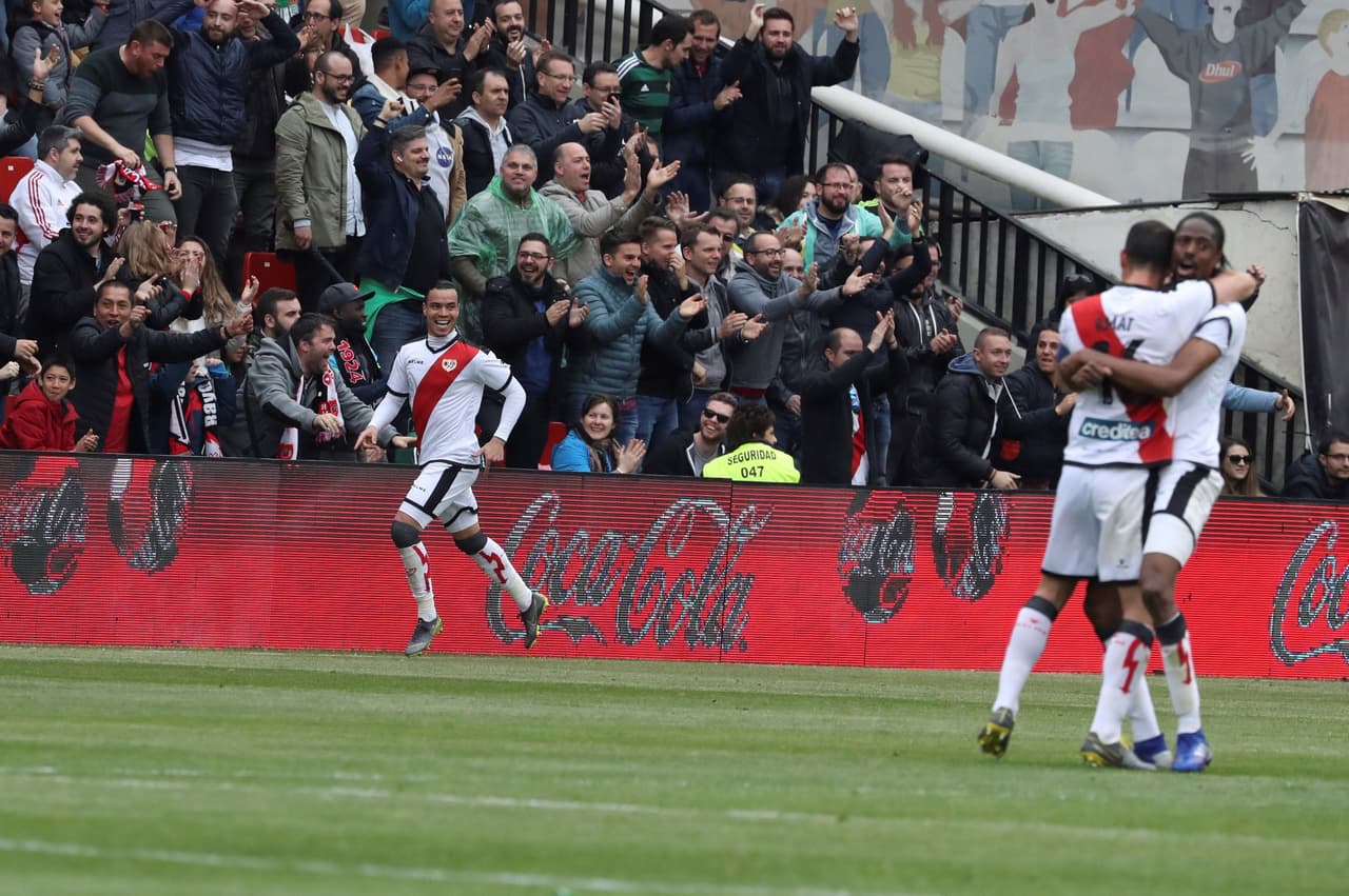 Con la alegría por un resultado muy necesario, Rayo Vallecano se fue al descanso del primer tiempo.