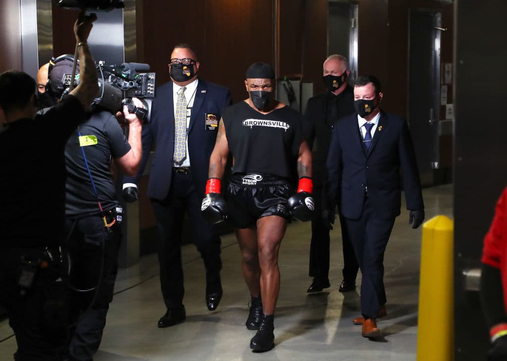 Jones fue un digno rival, pero claramente fue superado por el boxeador de Brooklyn. El resultado oficial de la pelea de exhibición fue empate. Tras el buen sabor de boca que dejó el combate, los aficionados han expresado en redes sociales su deseo por revivir aquella rivalidad entre Tyson y Holyfield.