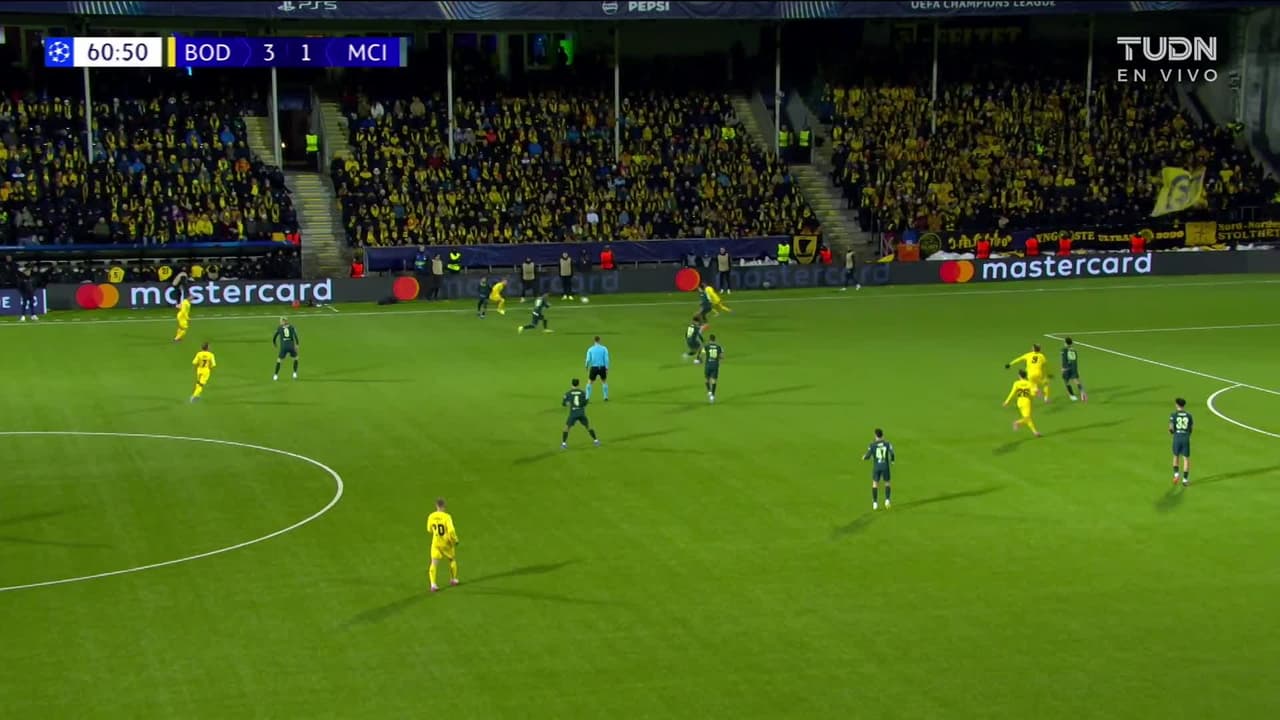 ¡Tarjeta Roja! Rodri recibe la segunda amarilla y se va del juego.