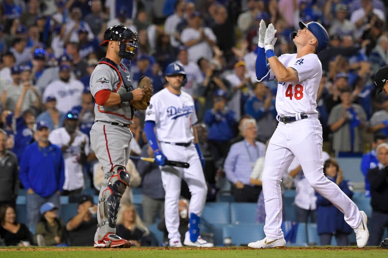Los Dodgers se llevan el juego 1 de la Serie Divisional de la Liga Nacional 6-0 sobre los Nationals con un brillante pitcheo de Walker Buehler y una gran ofensiva liderada por Max Muncy.