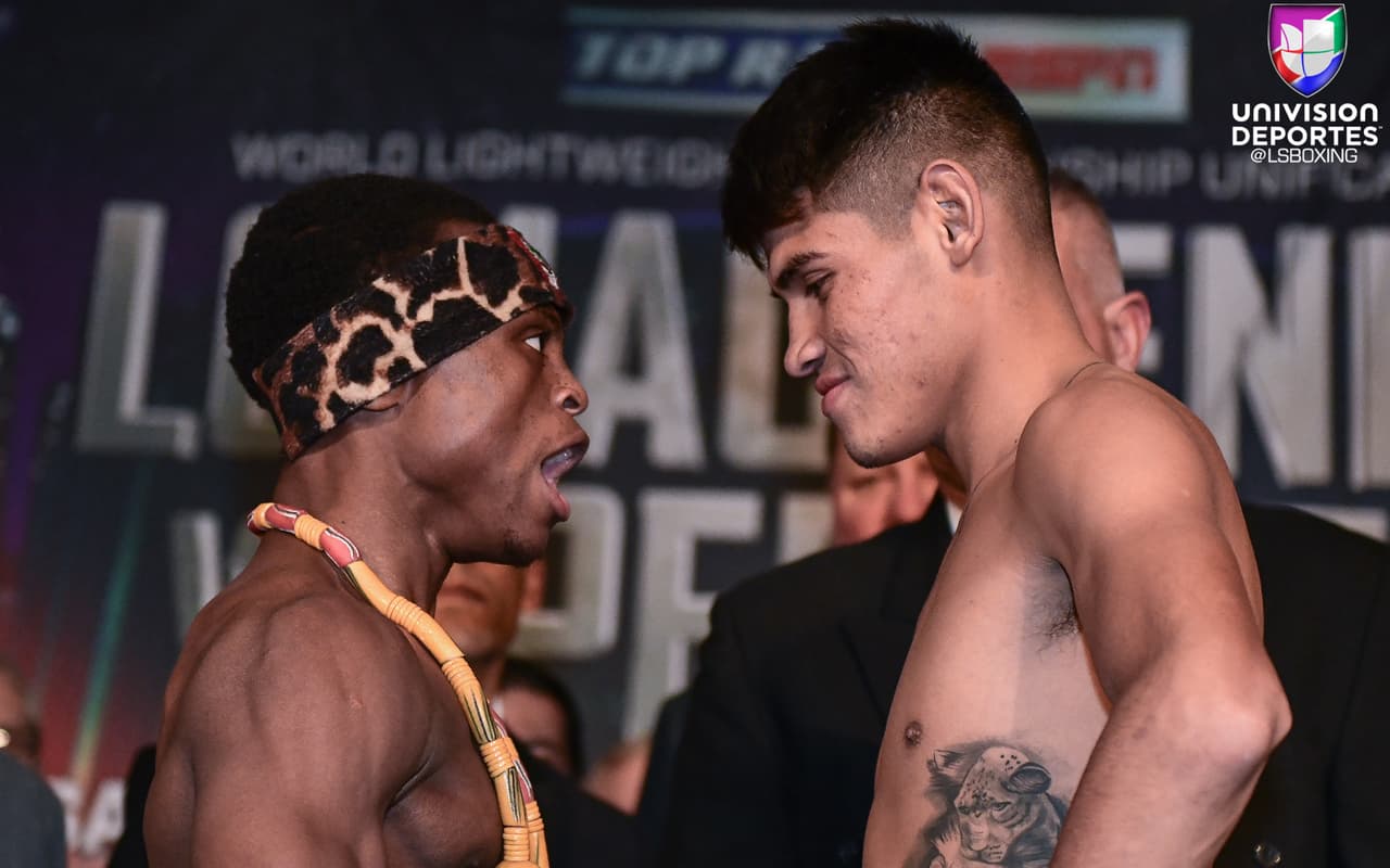 En la pelea coestelar, el campeón mundial más joven en la historia de Ghana, Dogboe, defenderá por segunda ocasión su cetro supergallo de la OMB ante el mexicano Navarrete. El monarca marcó 120.8 libras en la romana, mientras que su rival registró 122 libras.