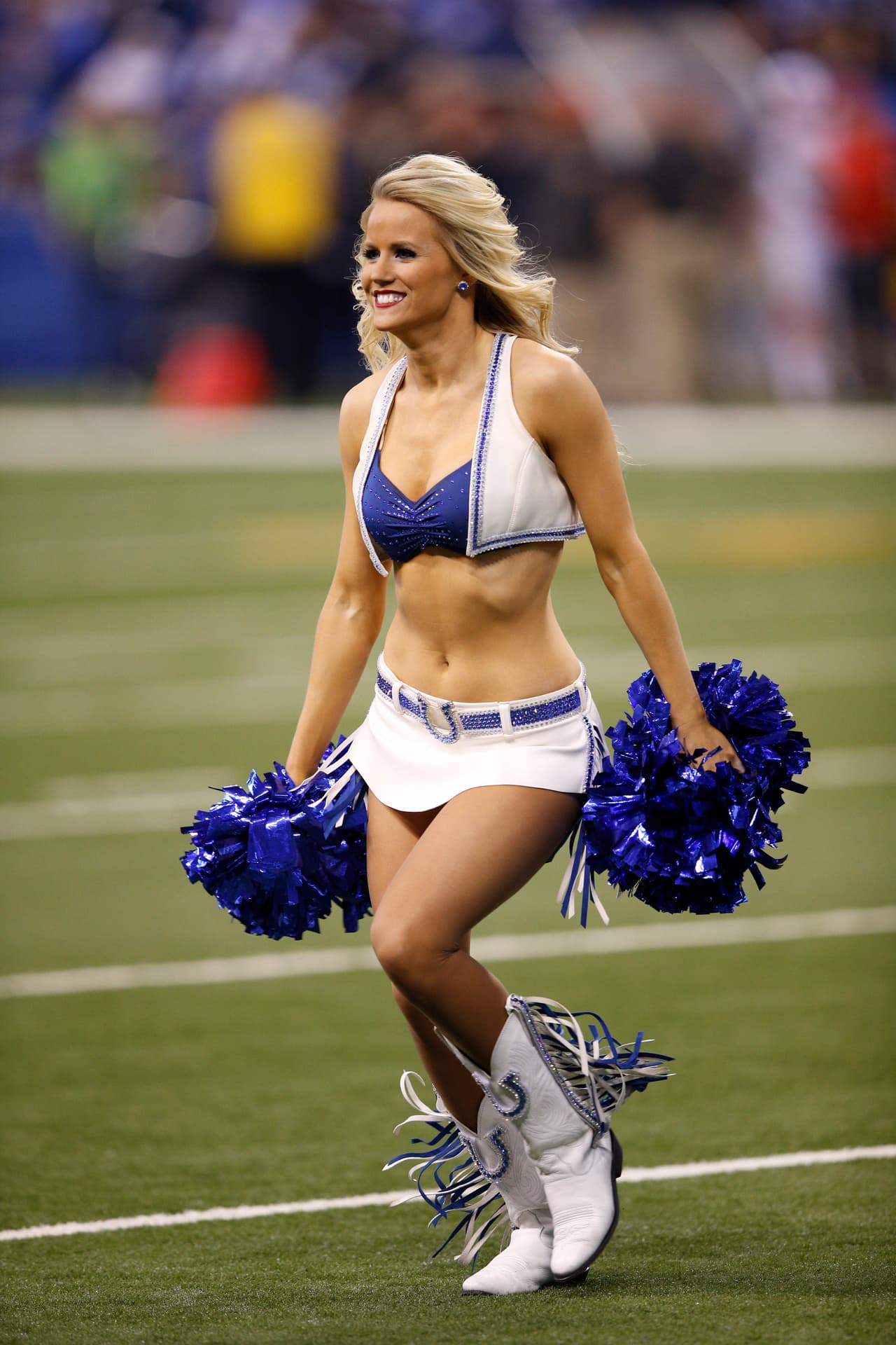 Cada una de ellas deleitó a los fans de la NFL con su belleza y carisma, checa las mejores tomas de las cheerleaders de la NFL en la Semana 12.