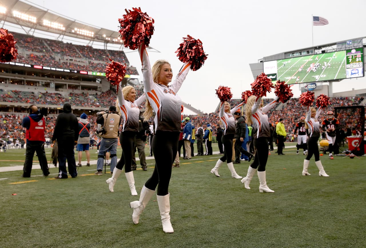 Cada una de ellas deleitó a los fans de la NFL con su belleza y carisma, checa las mejores tomas de las cheerleaders de la NFL en la Semana 12.