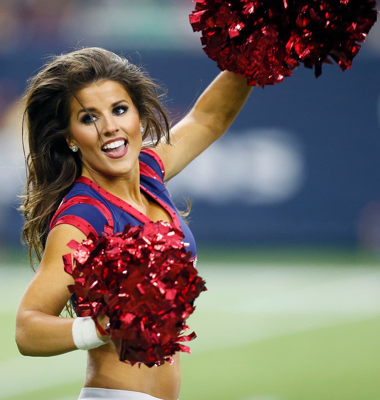 Cada una de ellas deleitó a los fans de la NFL con su belleza y carisma, checa las mejores tomas de las cheerleaders de la NFL en la Semana 12.