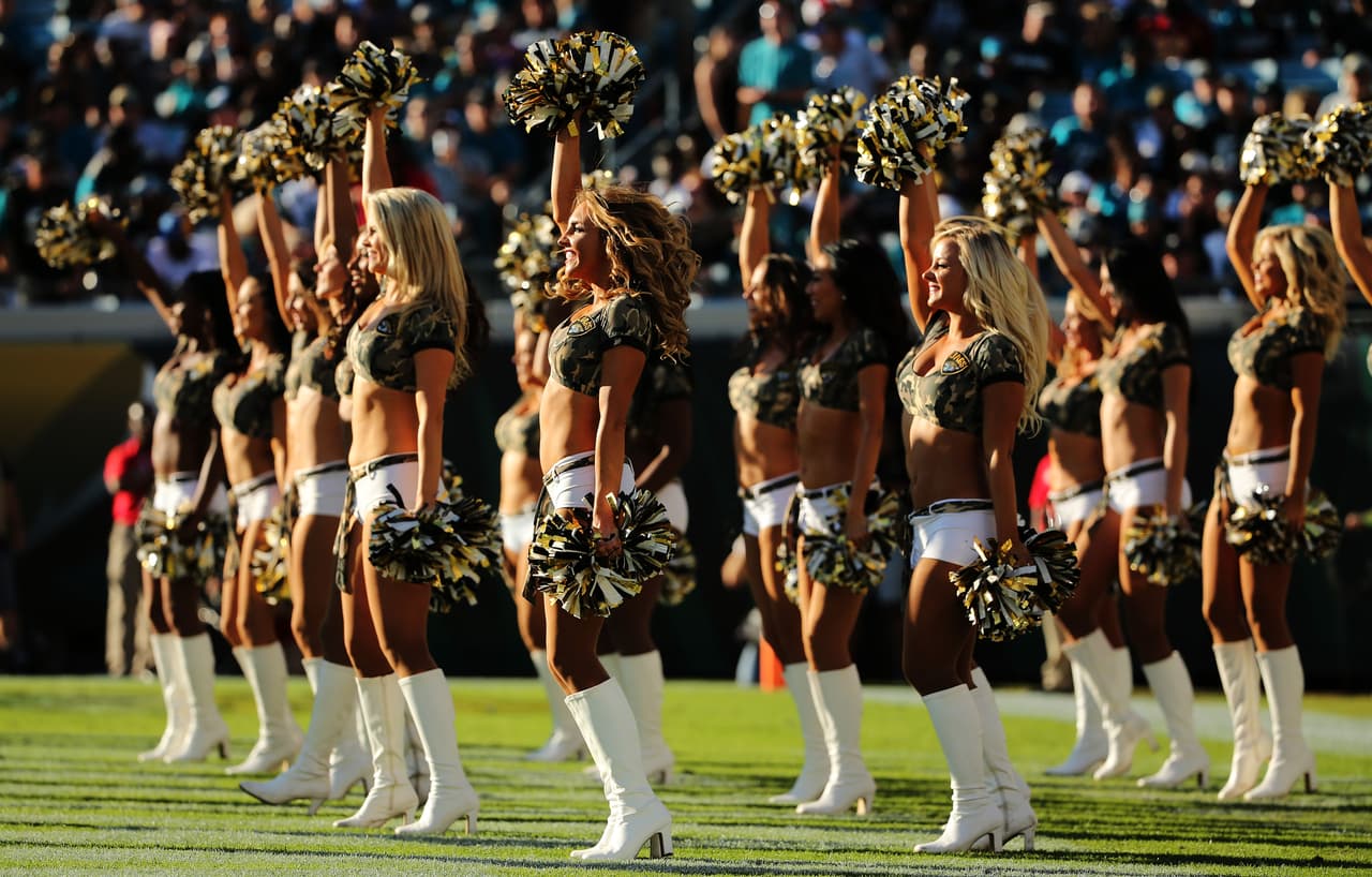 Cada una de ellas deleitó a los fans de la NFL con su belleza y carisma, checa las mejores tomas de las cheerleaders de la NFL en la Semana 12.