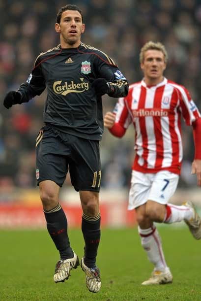 El argentino Javier Mascherano debutó con el Liverpool en la jornada 22 de la Liga Premier inglesa.