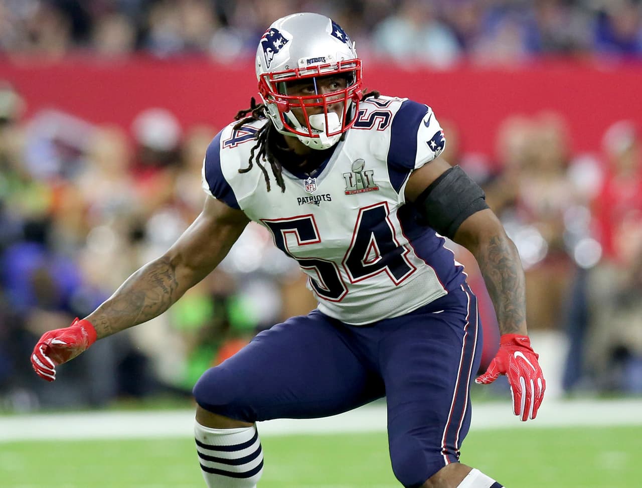 <b>5 ILB </b>-
<b> DONT'A HIGHTOWER</b>:
<b><i><a href="http://www.univision.com/deportes/futbol-americano/national-football-league/donta-hightower-no-se-va-a-ningun-lado-se-quedara-en-los-patriots" target="_blank">FIRMADO POR</a></i></b>
<b>NEW ENGLAND PATRIOTS</b>
<br>Autor de dos de las jugadas más importantes en las últimas dos victorias de Super Bowl de los Patriots, Hightower también ha surgido como el mejor linebacker interior para mandar
<i>blitz</i> en el fútbol americano y es un líder en la defensa de Nueva Inglaterra.