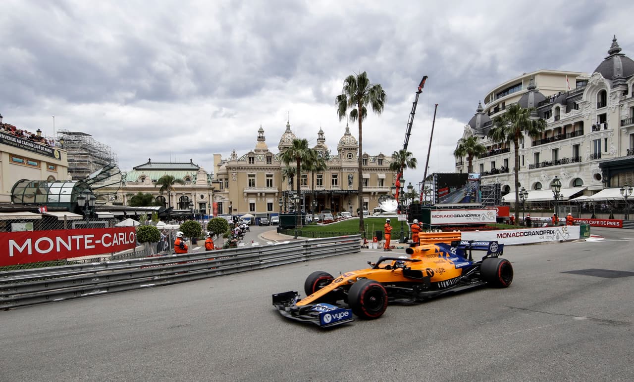 Rodando por uno de los circuitos más complicados del mundo, las calles de Monaco.