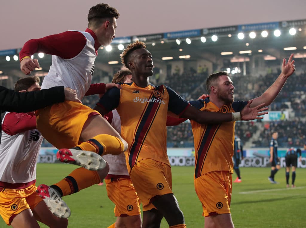 La Roma visitó al poderoso Atalanta, mostró su futbol y los golearon 1-4, mientras que la Juventus salió victoriosa 0-2 en su visita al Bologna.