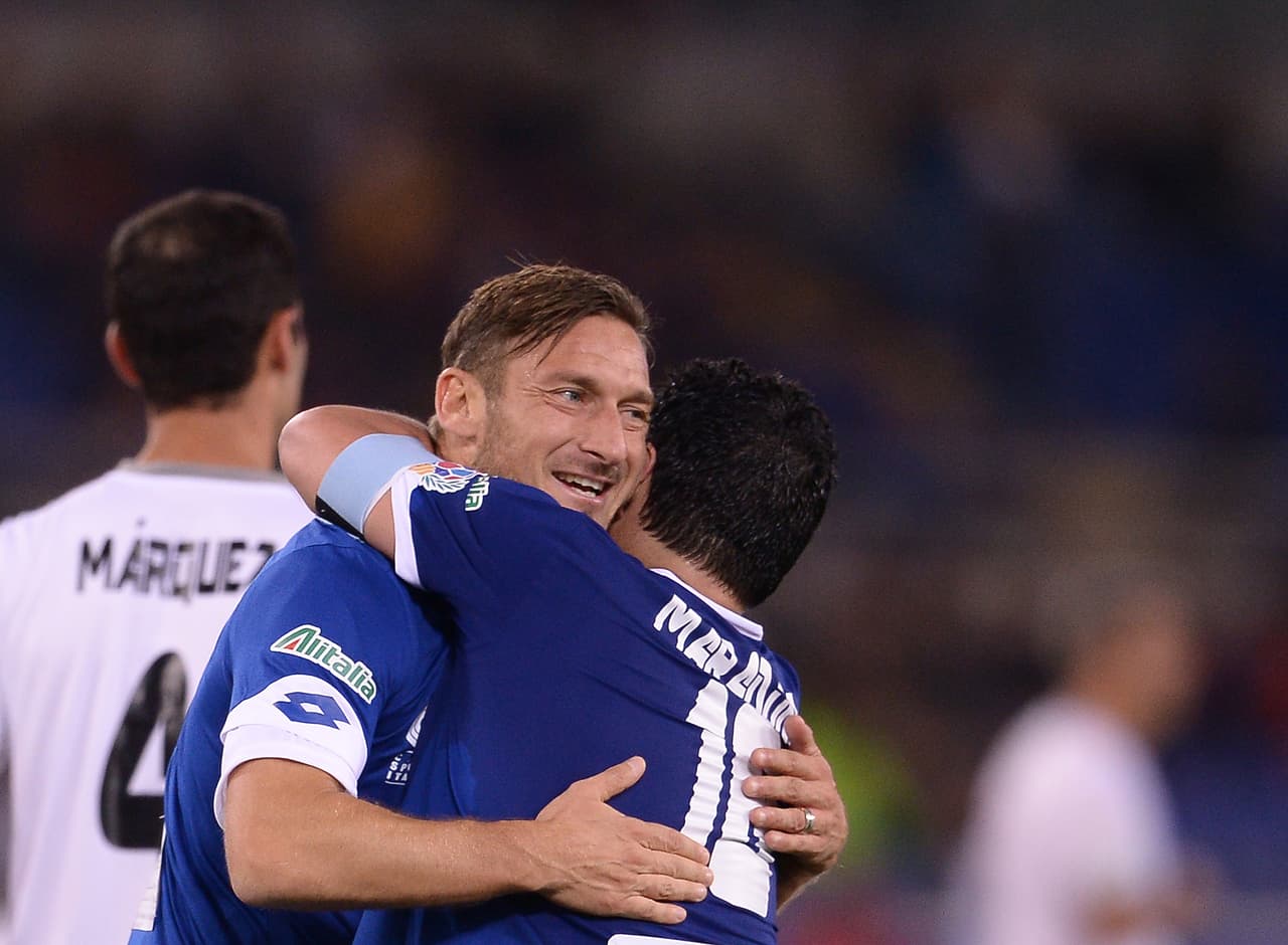 El partido reunió a los ídolos de varias generaciones de aficionados al fútbol, ya que también jugaron futbolistas en activo como Francesco Totti, el español Bojan Krkic, los argentinos Diego Perotti o Nicolás Burdisso.