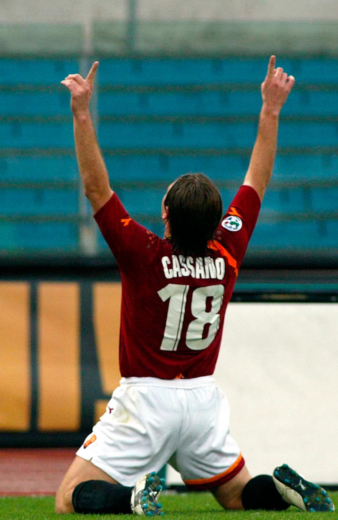 Y es que el
<i><b> </b>10 </i>de la Roma le dijo esto, justo antes de irse al Real Madrid: "Es mejor ganar menos y estar feliz, que ir a cualquier parte del mundo sin estar 100% seguro".