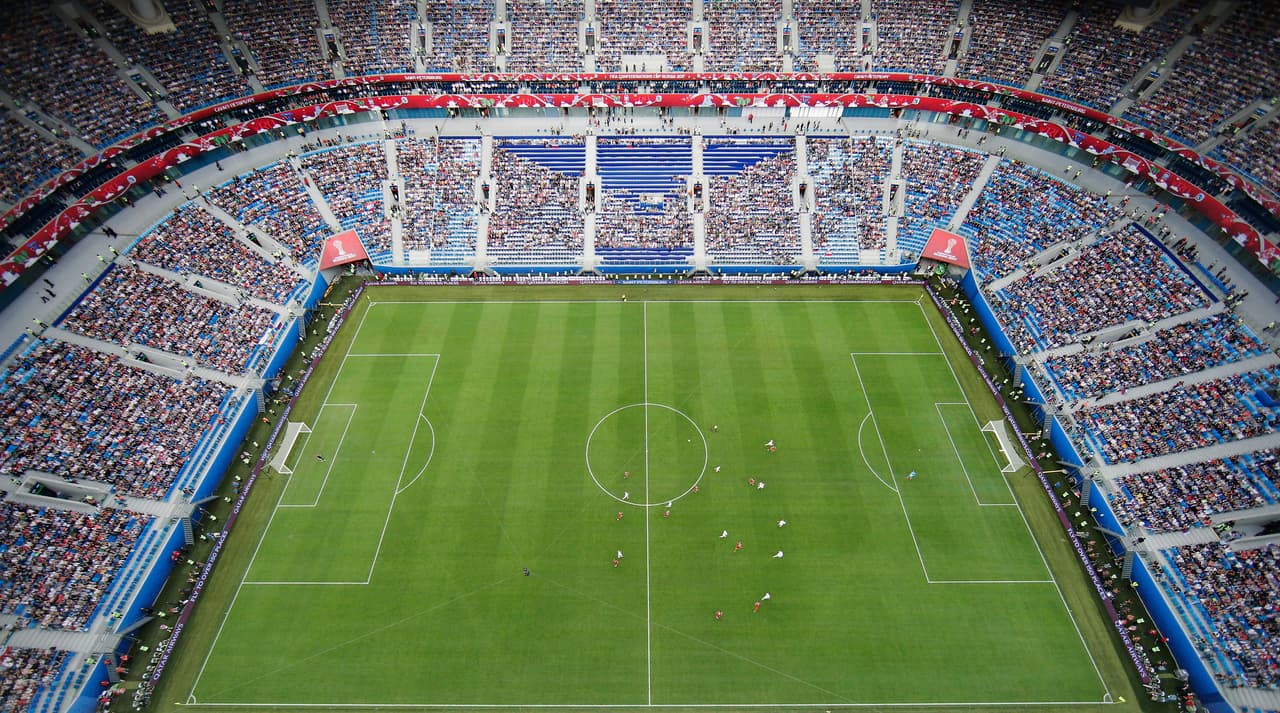 Sin embargo, muchos fanáticos de Rusia no están tan convencidos de lo hecho por su selección y eso se ha notado en las asistencias: ni siquiera hubo lleno en la inauguración. La selección ocupa su peor ubicación histórica en la lista de FIFA: es 63.