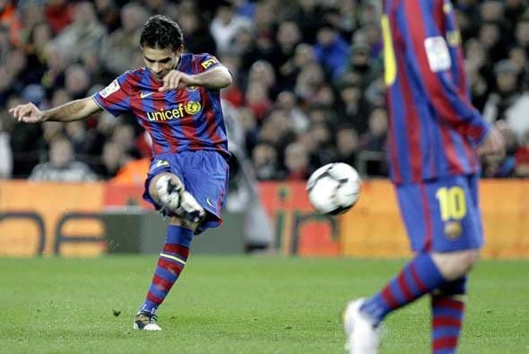 La siguiente falta le tocó cobrarla a Rafa Márquez y la colocó en las redes para el 3-0.