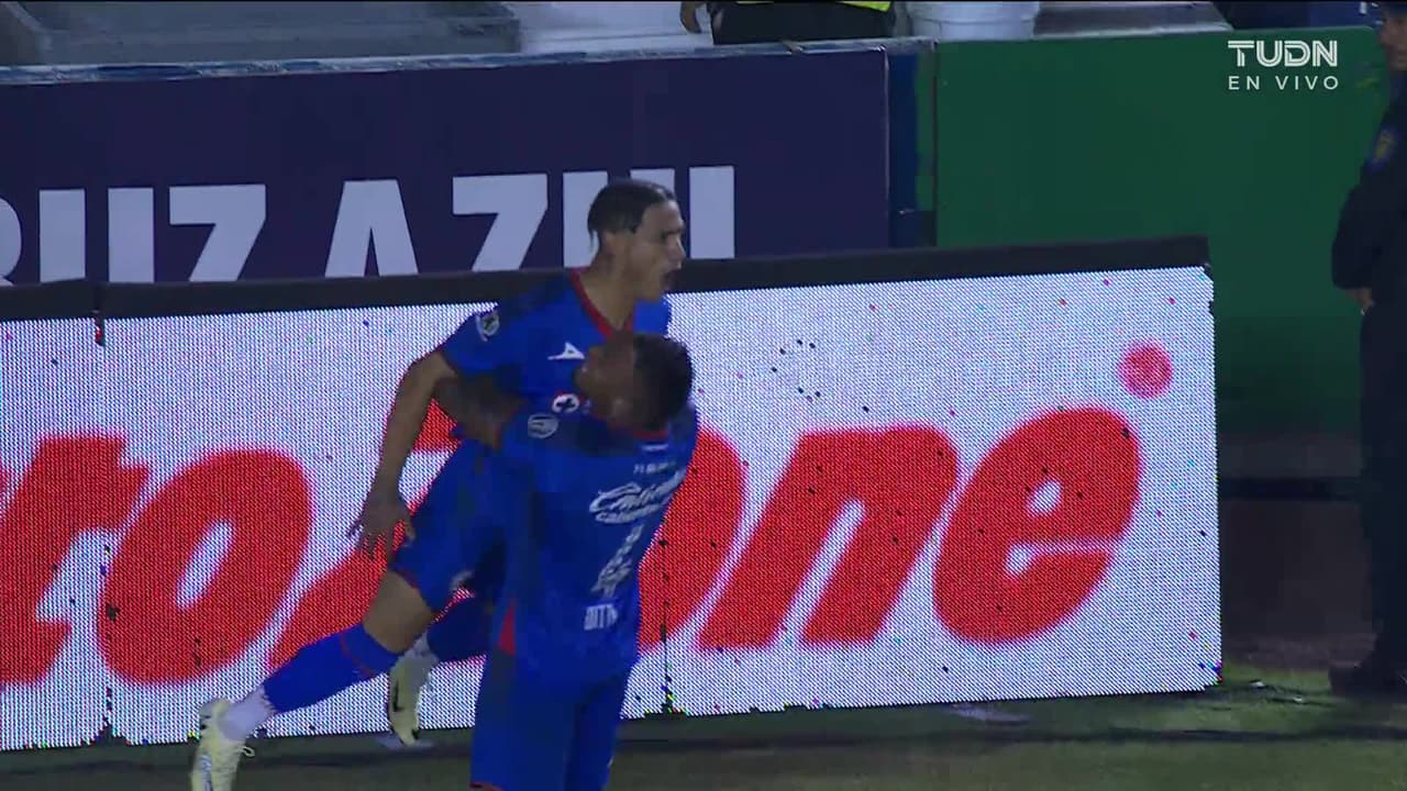 ¡GOOOL! Victor López anota para Monterrey.