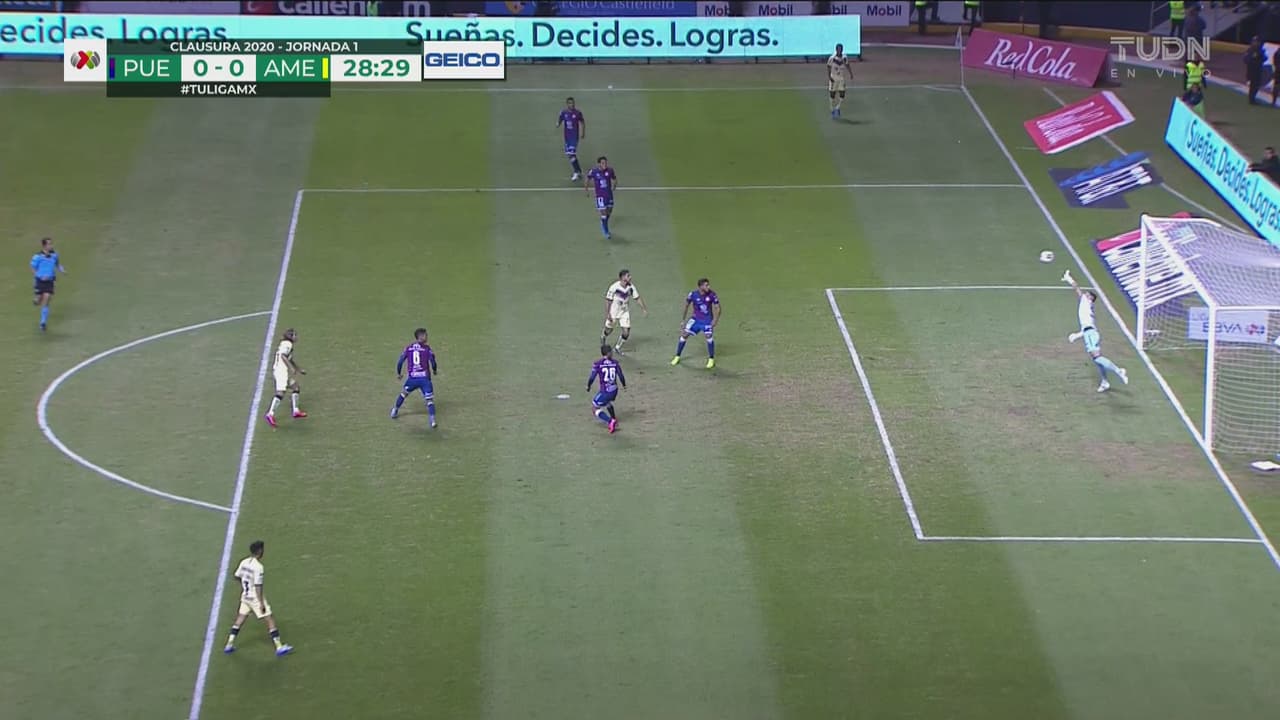 ¡Iba a ser el gol del torneo! Córdova sacó la espectacular volea, pero pegó en el palo