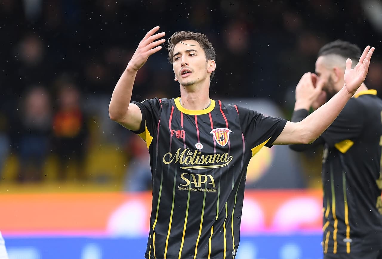 A penas 10 puntos ha conseguido el 
<b>Benevento </b>por lo que su regreso a la Serie B parece estar listo. Seguramente no va a revivir, pero sí podría acabar con tres fechas sin conocer el triunfo ante la Lazio.