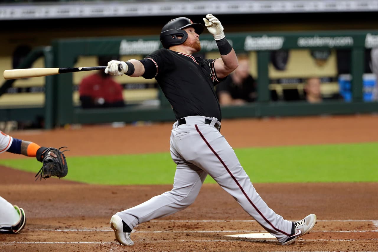 10. Kole Calhoun, Marcell Osuna y Fernando Tatis empatan en la déicma posición con 15 Home Runs.