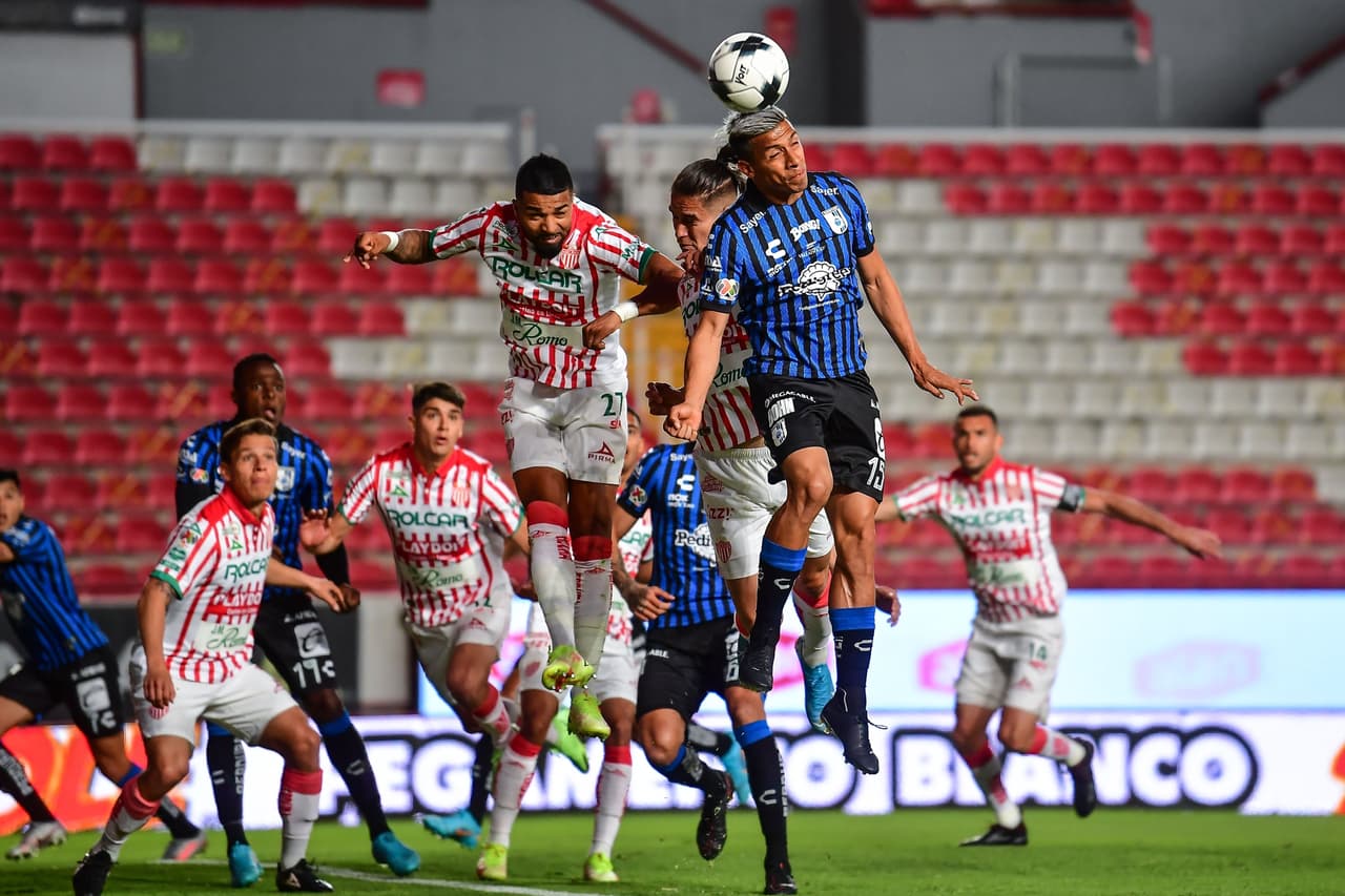 Con un solitario gol de Heriberto Jurado, Necaxa volvió a la senda de la victoria al vencer a Gallos Blancos en un partido con muchos tintes de llamados por la paz tras los acontecimientos violentos en Querétaro.