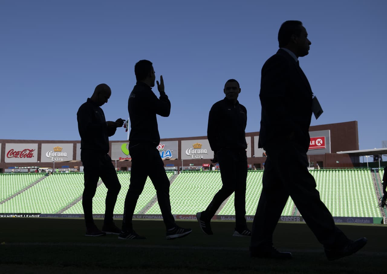 Así se vivió el ambiente previo al juego de Vuelta de las Semifinales de la Liga Campeones de la Concacaf en el Estadio Corona, en Torreón, Coahuila, entre Santos Laguna y Tigres de la UANL.