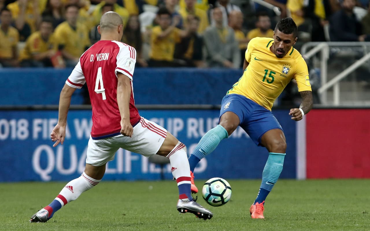 Como Verón no envejece, sigue siendo convocado con Paraguay y hace un mes jugó en Sao Paulo contra Brasil.