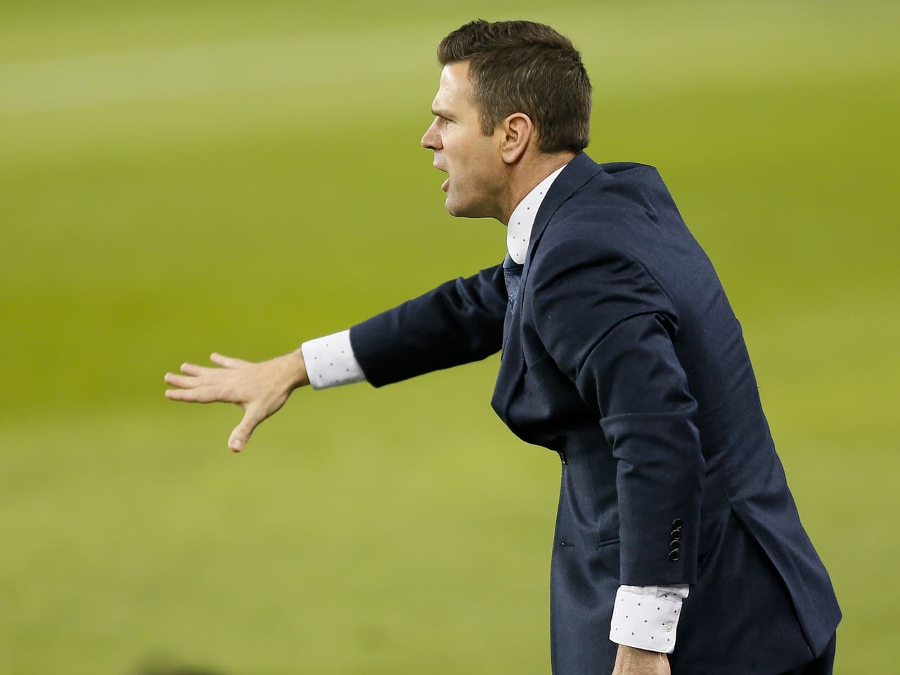 ¿Tiene Greg Vanney el mejor plantel de la MLS? Muchos están de acuerdo; el entrenador de Toronto FC maneja un grupo de trabajo que supera la media de los equipos de la liga. El técnico del cuadro escarlata fue elegido como el 'DT' de este once de gala. En su banco de suplentes estarían Bobby Shuttleworth (Minnesota United), Laurent Ciman (Montréal Impact), Nicoali Naess (Columbus Crew), David Accam (Chicago Fire), Mauro Manotas (Houston Dynamo), Sebastian Giovinco (Toronto FC) y David Villa (Toronto FC). (USA Today Images)