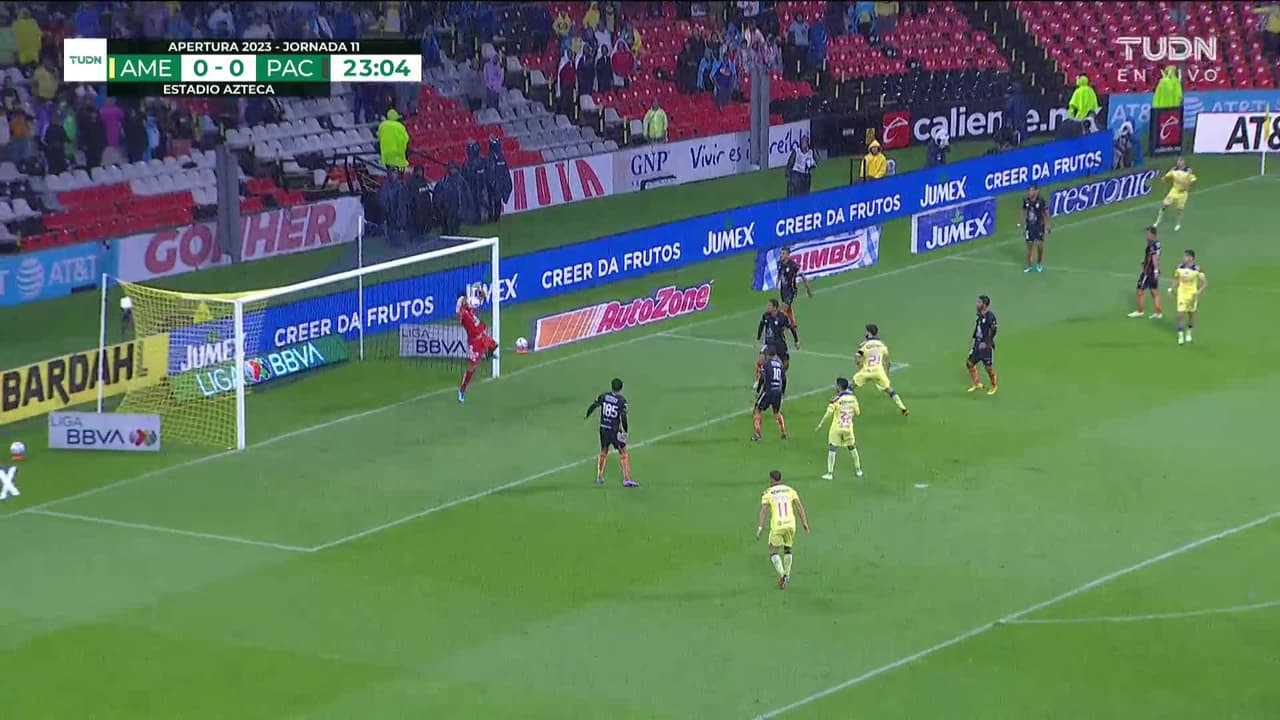 ¡TIRO ATAJADO! disparo por Henry Martín.