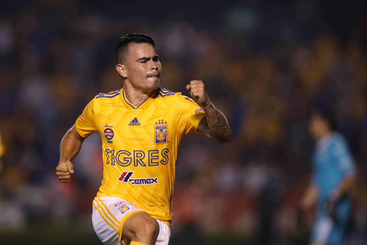 Lucas Zelarayán marcó el segundo gol para la causa local tras una gran jugada individual y definir a ras de pasto.