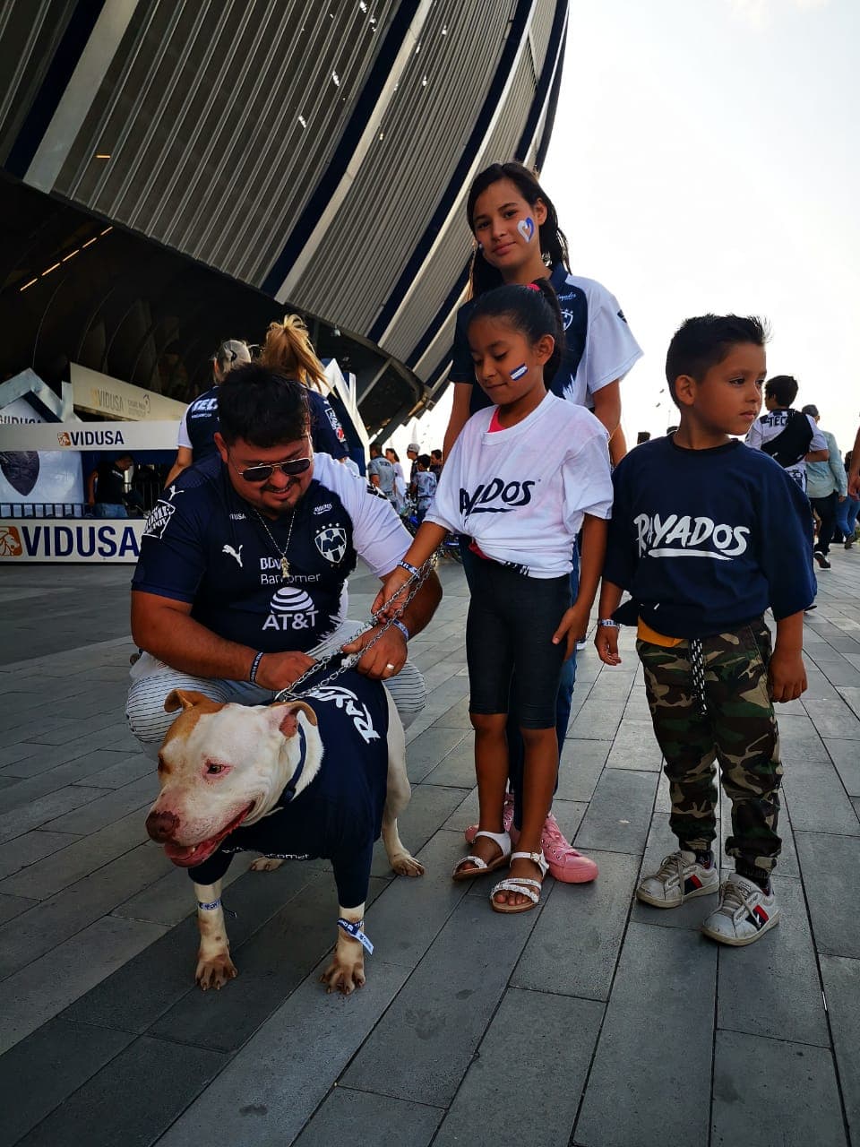 En el Estadio BBVA Bancomer los fanáticos se viven los minutos previos al partido de vuelta entre Rayados y Necaxa y por los Cuartos de Final de la Liguilla del Clausura 2019.