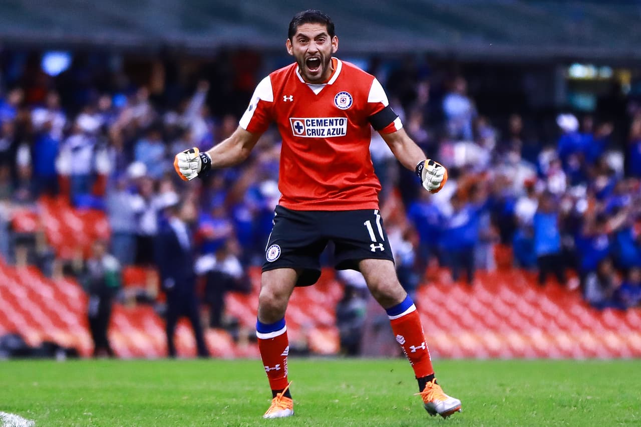 <b>José de Jesús Corona (Cruz Azul)</b>. El portero con menos goles aceptados en la temporada regular (13), de buenos reflejos, veterano y experimentado, buen juego de pies, portero de confianza.