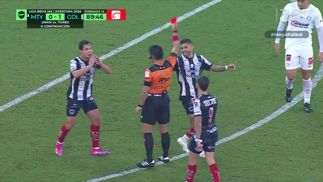 ¡Rayados se queda con diez! El árbitro le muestra la roja a Orbelín Pineda por detener un contragolpe