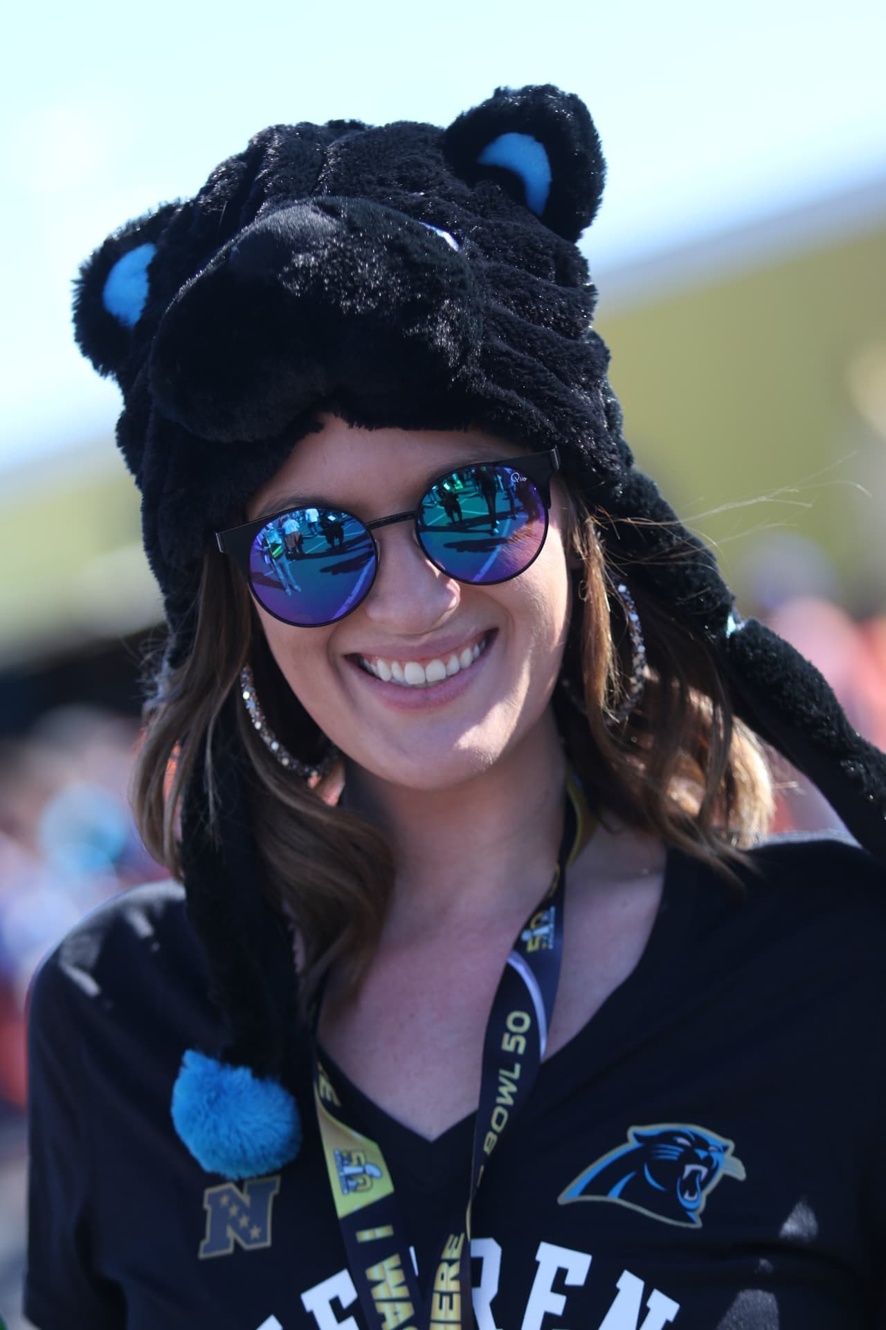 Los aficionados al fútbol americano ya no tienen que esperar, el día llegó para el Super Bolw 50 y la pasión en San Francisco está que arde. Checa las mejores tomas.