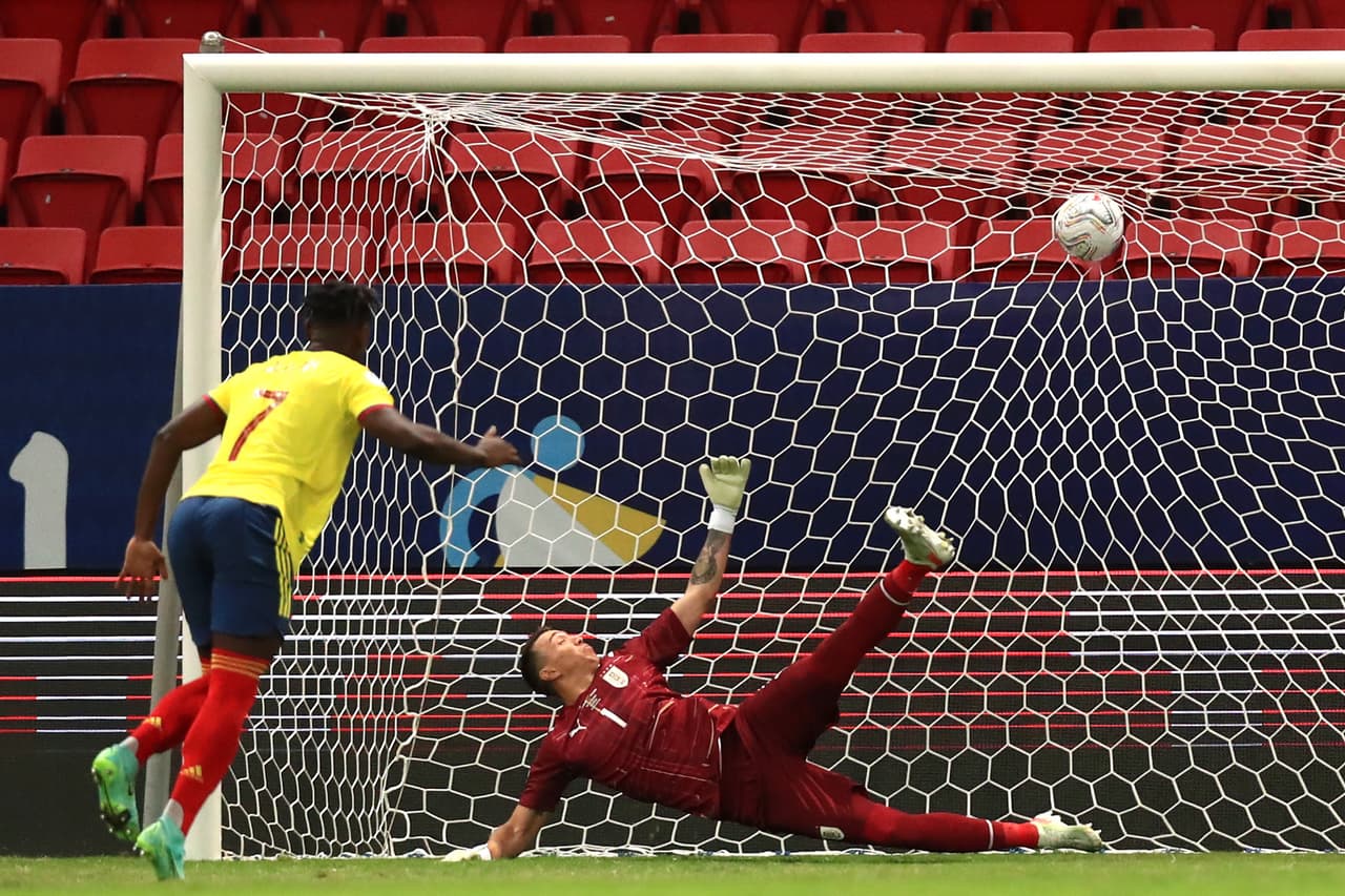 Colombia no falló en la tanda de penaltis mientras que Ospina hizo el trabajo y detuvo dos doparos de los uruguayos para ganar el encuentro.