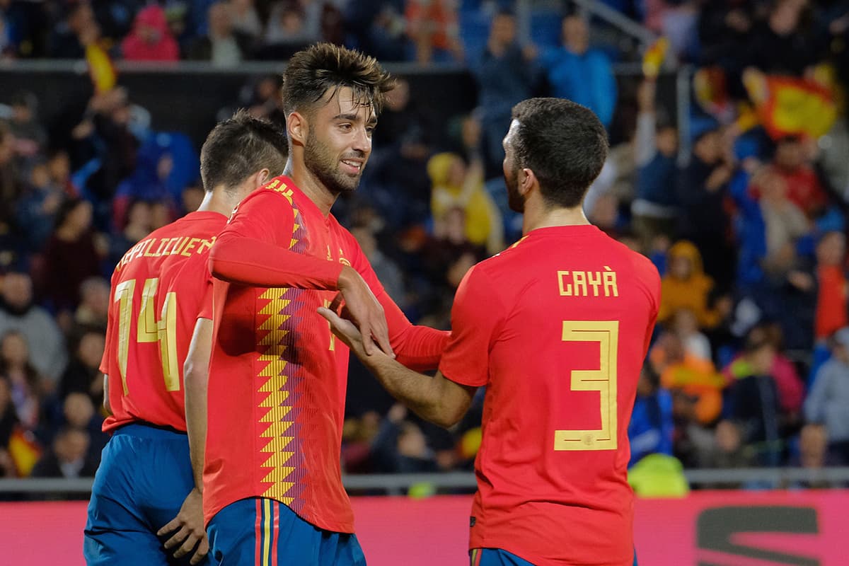 Azerbaiyán, Dinamarca, Inglaterra, Alemania, Hungría, Italia, Holanda, República de Irlanda, Rumania, Rusia, Escocia y España (en la foto) son los anfitriones que deberán jugar la eliminatoria.