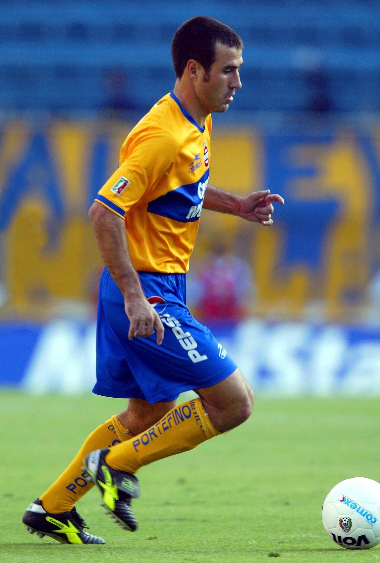 Y la primera vez que se puso la playera de Tigres fue en 1998, pero tuvo dos etapas más: en el 2000 y en el 2002.