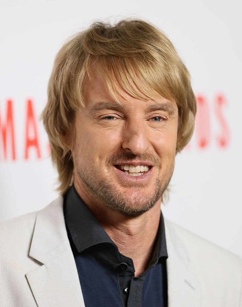 The Royal Tenenbaums (2001) - Royal Tenenbaum y su mujer Etheline , después de tener tres hijos, Chas, Richie y Margot, se han separado. Chas, que trabaja en el sector inmobiliario, parecía tener un don innato para las finanzas internacionales. Margot fue dramaturga y obtuvo una beca Braverman de 50.000 dólares cuando aún estaba en el instituto.
<br>