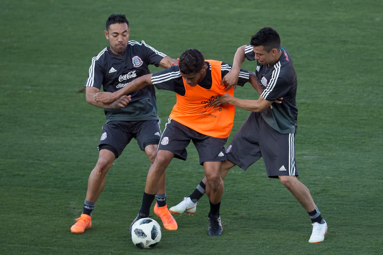 La selección mexicana realizó su último entrenamiento previo al juego ante el combinado de Gales a puerta abierto en el Rose Bowl, donde cientos de aficionados pudieron disfrutar y ver a sus futbolistas favoritos.