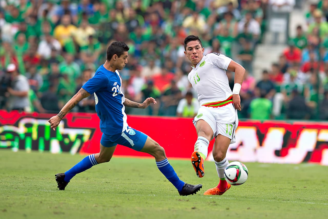 Efraín Velarde- Por la izquierda cumplió pero no fue exigido. Calificación 8