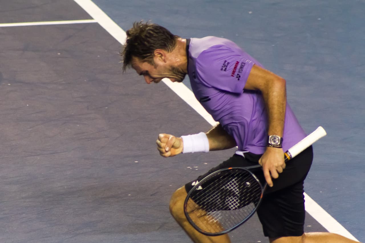Pero el helvético se recuperó, jugando más agresivo y sobre todo metiendo su primer servicio, lo que le permitió hacer mella en el irreverente australiano de 23 años.
