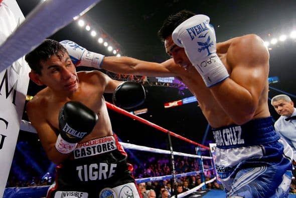Leo Santa Cruz derrotó por decisión unánime a un difícil José Cayetano en Las Vegas.