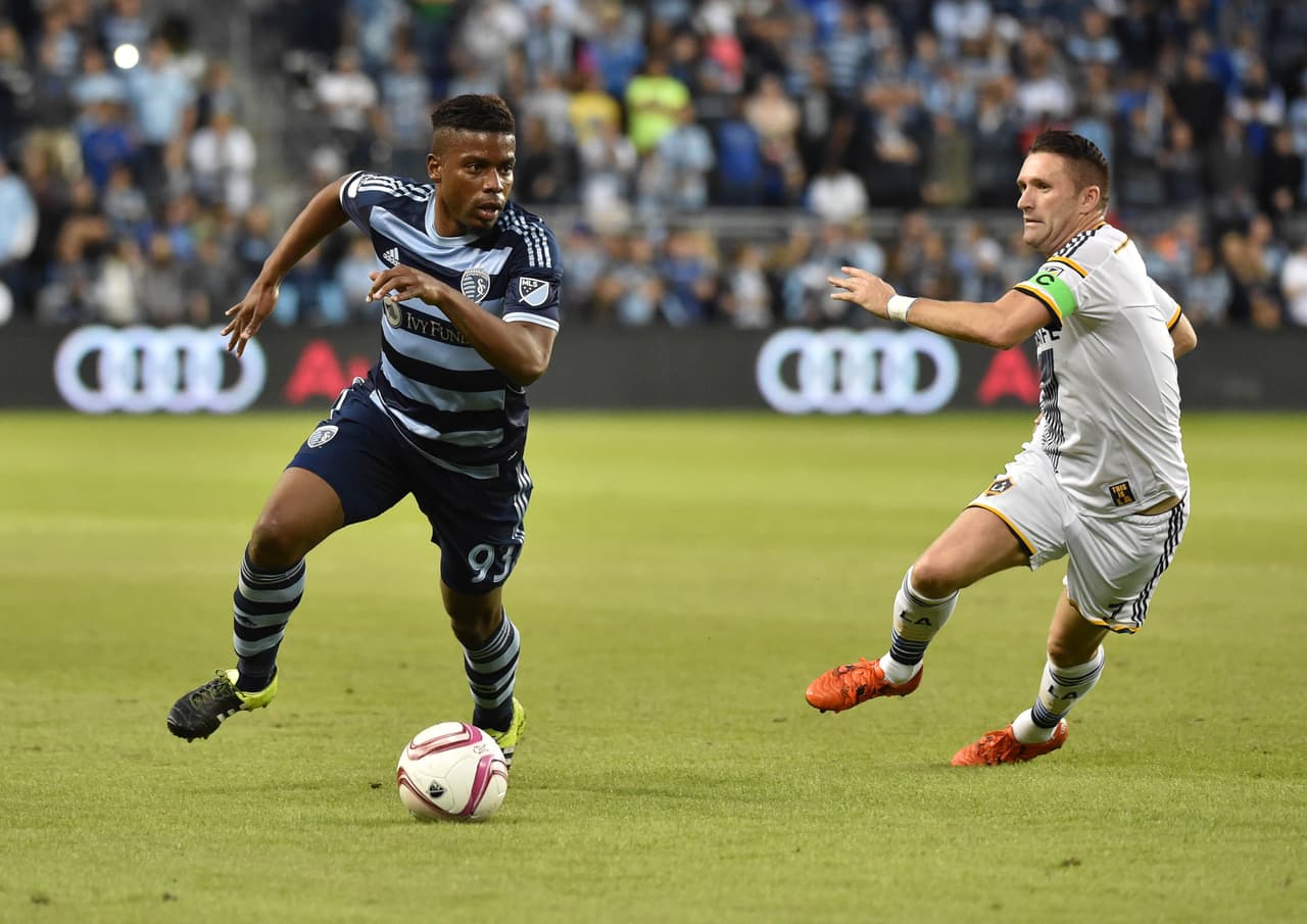 SONI MUSTIVAR [izq.] (Defensa, Sporting Kansas City)