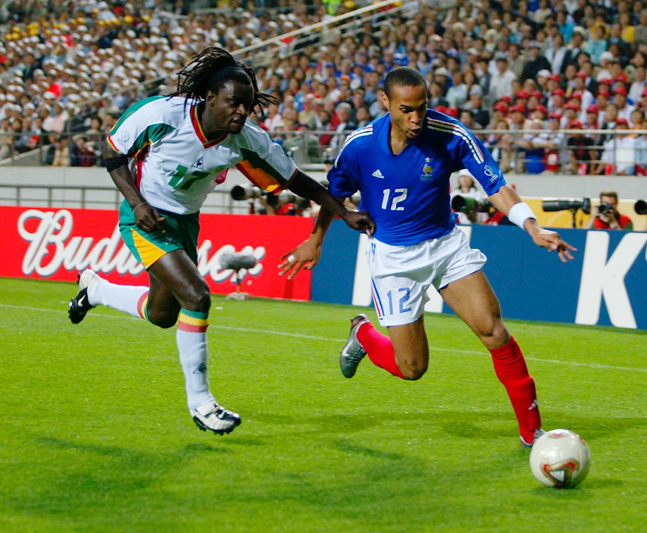 Sin embargo, los senegaleses mostraron gran solidez defensiva personificada en el gran Ferdinand Coly, cuya velocidad neutralizó a la de Tití Henry.