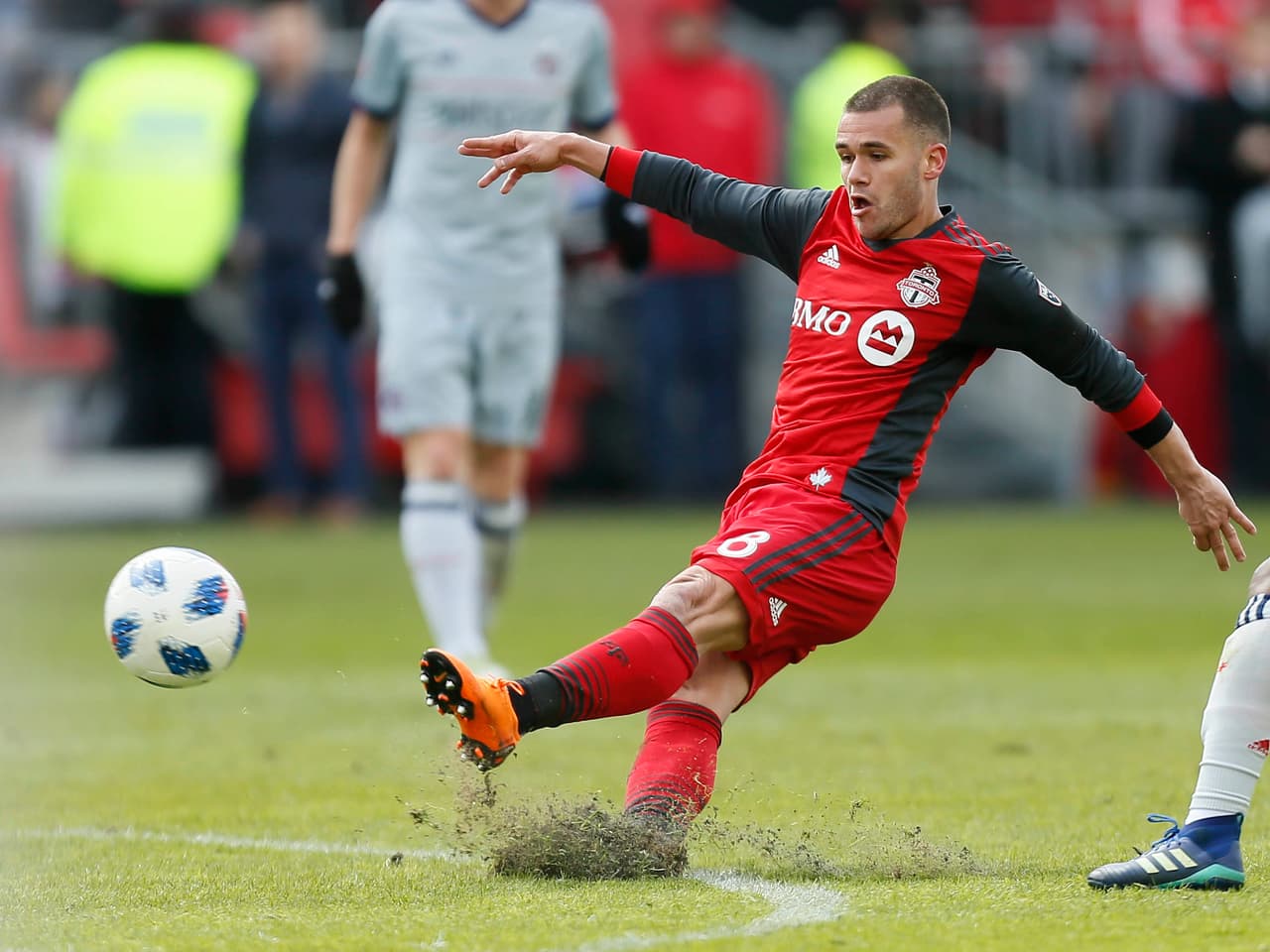 Apr 28, 2018; Toronto, Ontario, CAN; Toronto FC midfielder Ager Aketxe (8) kicks the ball against the Chicago Fire at BMO Field. Toronto and Chicago tied. Mandatory Credit: John E. Sokolowski-USA TODAY Sports